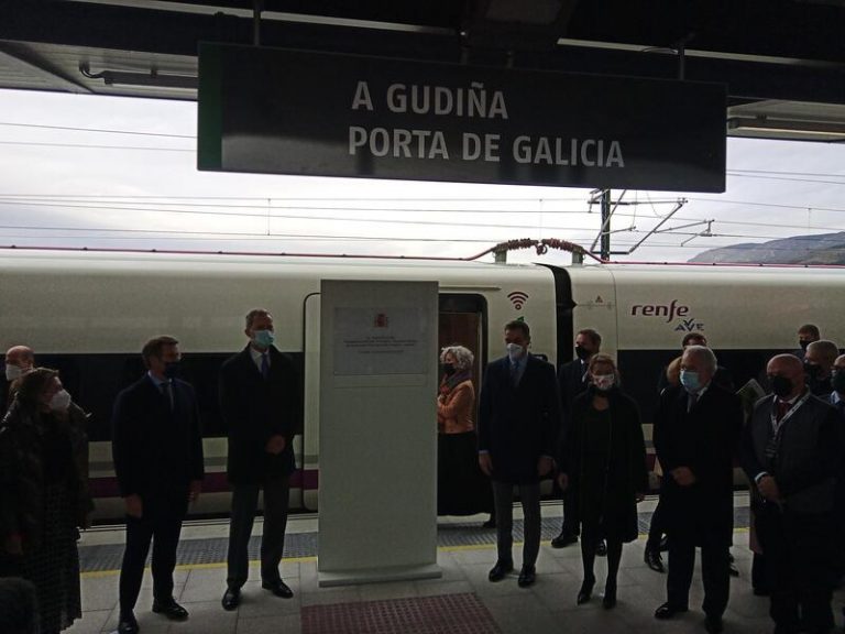 El Rey inaugura la estación de A Gudiña, la primera del AVE en territorio gallego