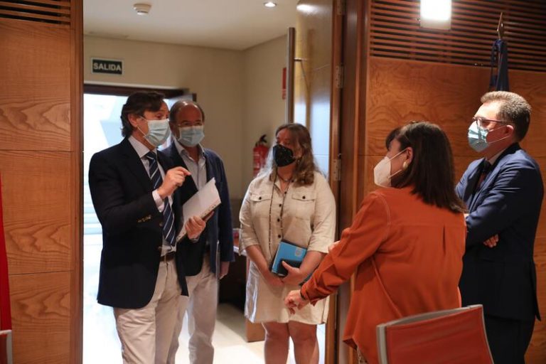 El PNV se alinea con el PP para levantar el veto del IVA de las peluquerías