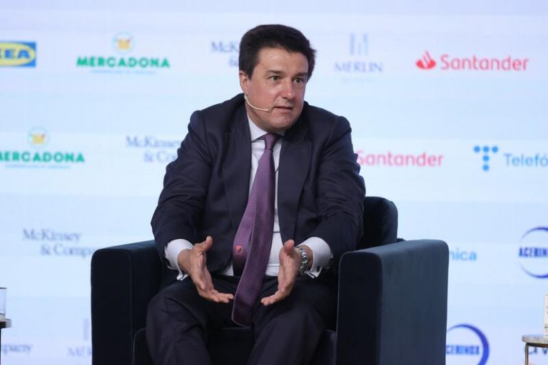 Los directivos de Merlin apoyan Ismael Clemente e instan a los críticos a formular una oferta pública