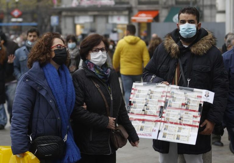 El 75% de jóvenes participa en el sorteo de la Lotería de Navidad con un gasto de 65 euros