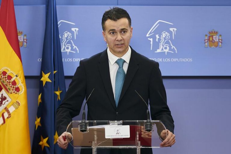 El PSOE cuestiona la propuesta de no confinar a los vacunados