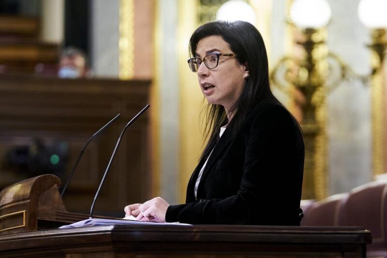 El PSOE y sus socios rechazan la ley de equiparación salarial de policías