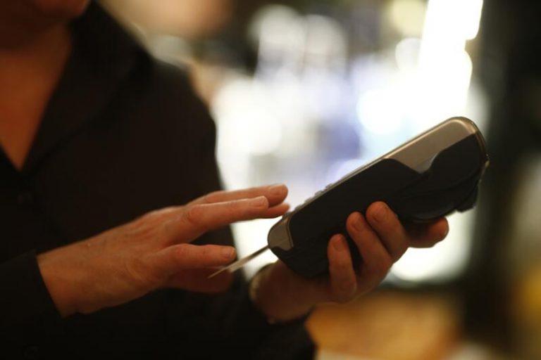 Los pagos con tarjeta crecen un 10% en el tercer trimestre y las retiradas de efectivo
