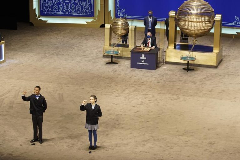El Sorteo de Navidad 2021 deja 161,42 millones en Canarias con 'El Gordo'