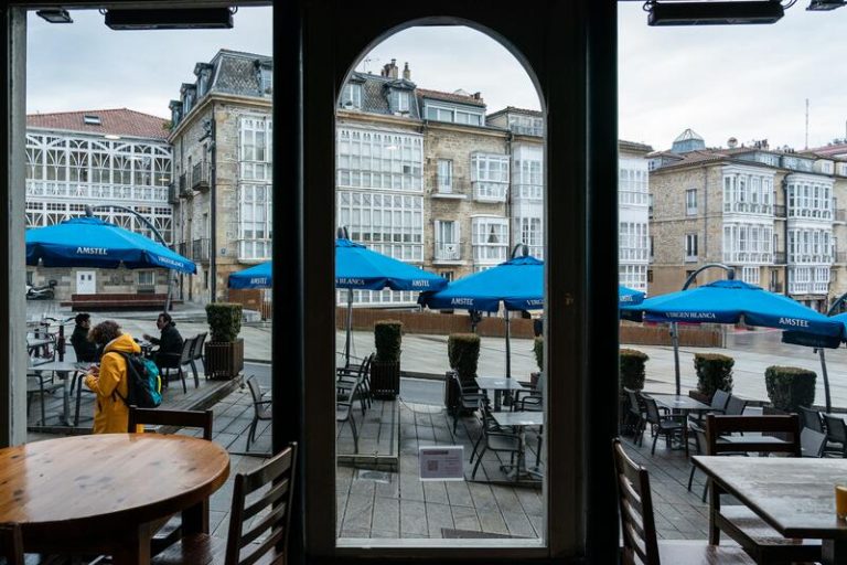 Urkullu plantea cerrar la actividad comercial, social y cultural a la 01.00 horas en toda España