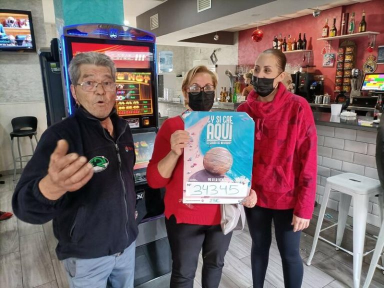 Un bar de Torrecárdena reparte más de un millón con los 200 décimos vendidos del número 34.345