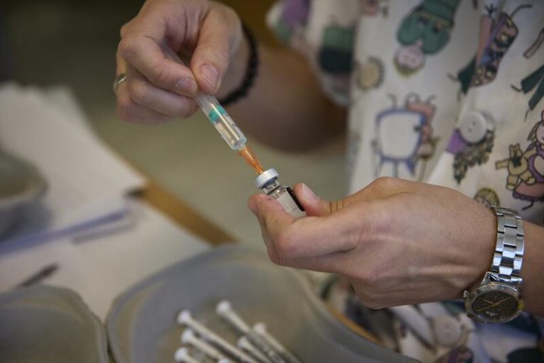 Madrid suma otro récord con 16.132 nuevos casos, y los fallecidos suben a 10