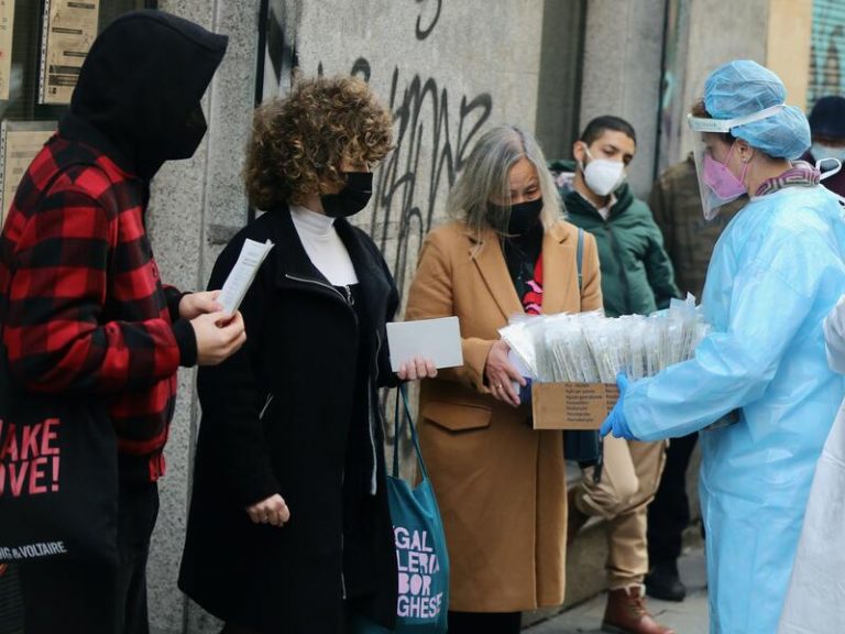 España suma 60.041 casos y 50 muertes, mientras la incidencia se dispara hasta 784