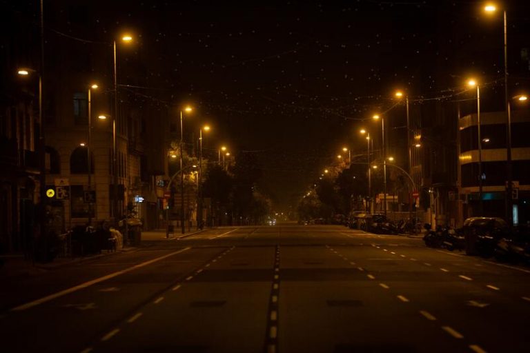 El TSJ de Cataluña avala el toque de queda, reducir aforos y limitar reuniones