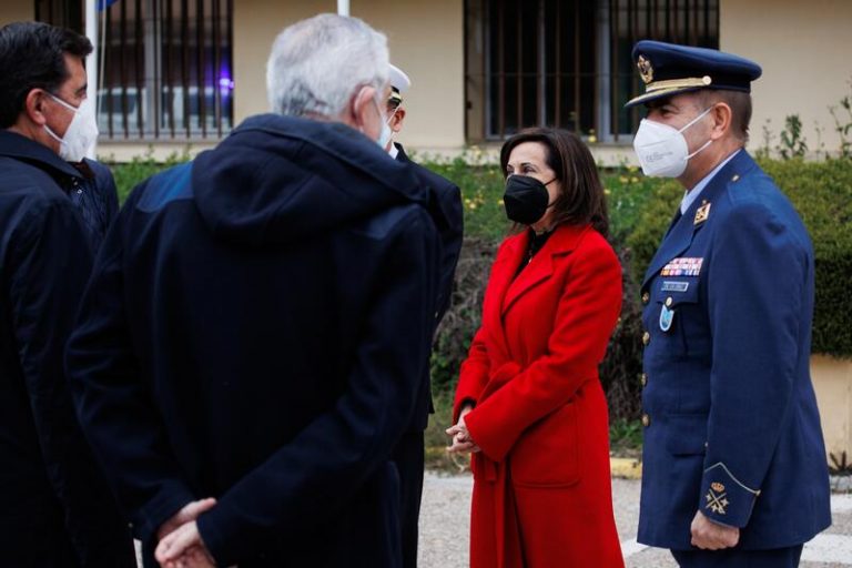 Defensa pondrá 1.000 militares a disposición de las CCAA para la vacunación