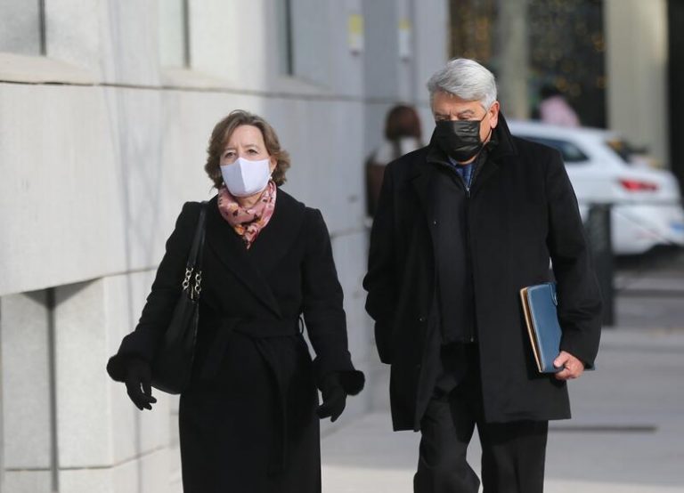 El exjefe de Seguridad del BBVA envía al juez el documento que llevó a ordenar el registro de su domicilio