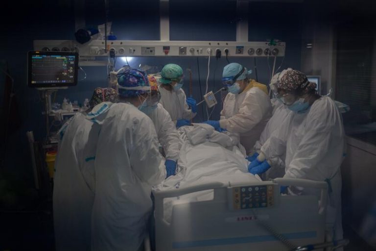 Cataluña registra 15.030 casos y 21 muertes en las últimas 24 horas