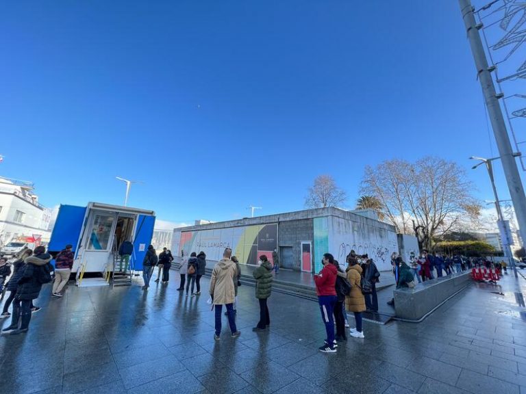 La sexta ola en Galicia supera los picos de las anteriores al registrar más de 24.000 casos