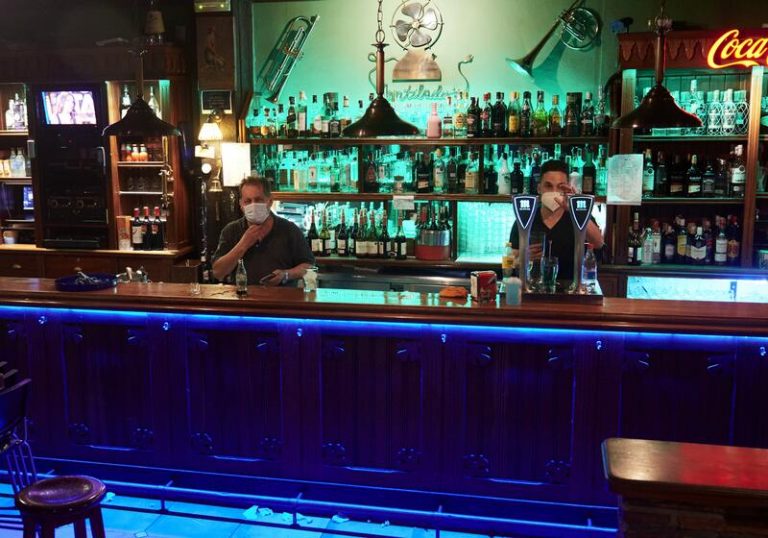 Hosteleros de Cantabria advierten de que si se cierra el ocio nocturno las fiestas se trasladarán a la calle