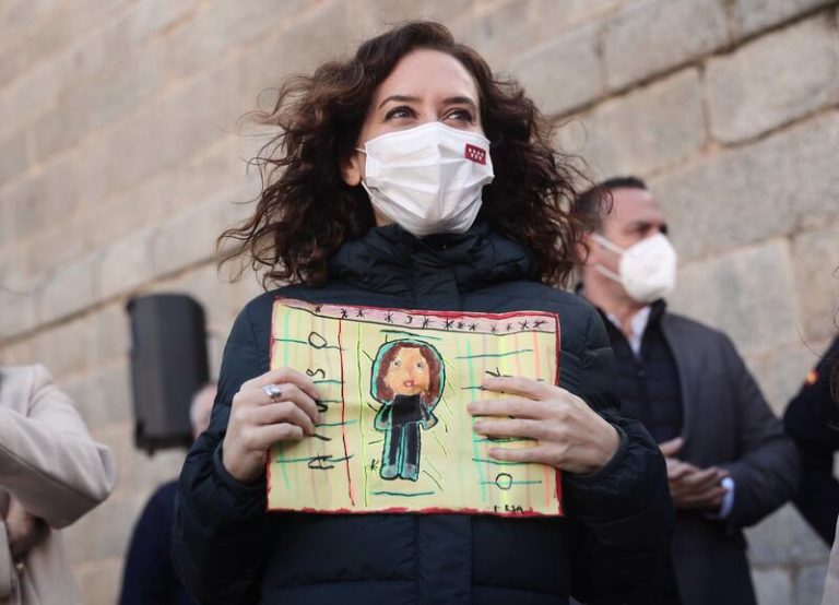 Madrid está valorando restricciones en macrofiestas y Ayuso insiste en el autocuidado