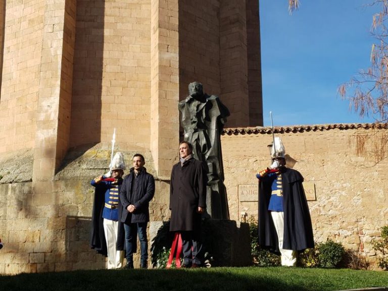 El catedrático Vicente González Martín realizará la ofrenda floral a Unamuno en Salamanca
