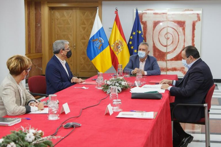 Canarias pide al TSJC el toque de queda en 'Nochevieja' y Reyes en islas en nivel 2 y 3