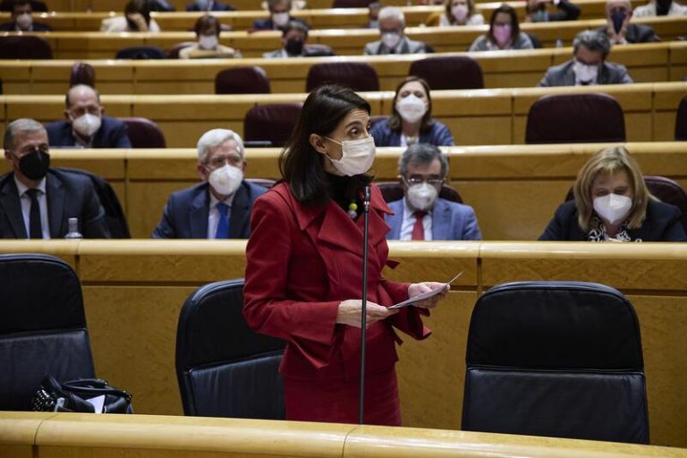 Justicia se compromete con los Letrados de la Administración a aumentar el pago por los registros de inmuebles