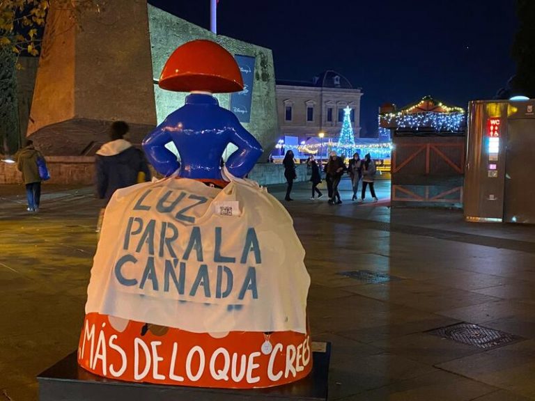 Boa Mistura y vecinos de Cañada encenderán guirnaldas solares en el puente del Sector VI para reclamar luz