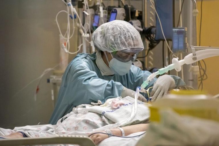 La mitad de los ocho fallecidos en Galicia en las últimas 24 horas no estaban vacunados