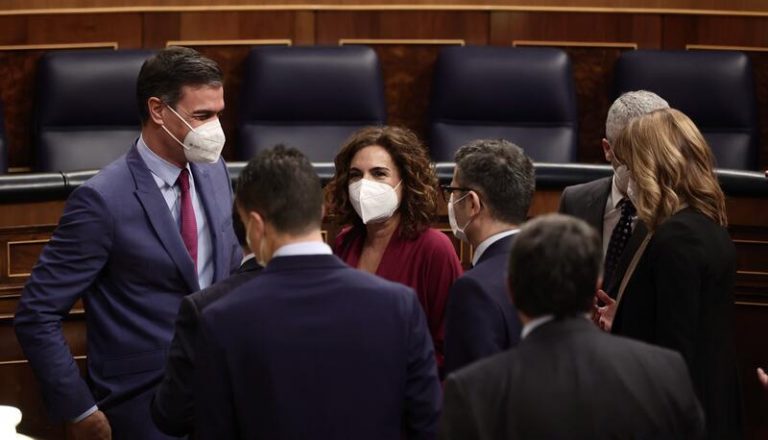 Montero: La intención del Gobierno es dejar sin cambios la propuesta de reforma laboral