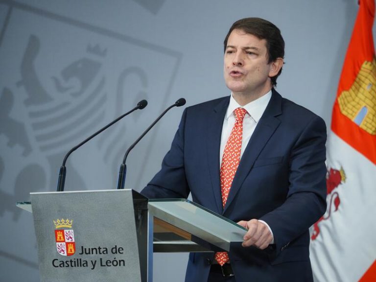 Mañueco dice que aspira a gobernar en solitario