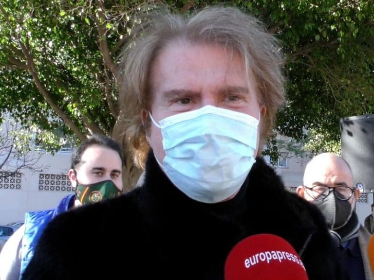 Edmundo Arrocet desmiente, de lo más sonriente, su affaire con Bárbara Rey