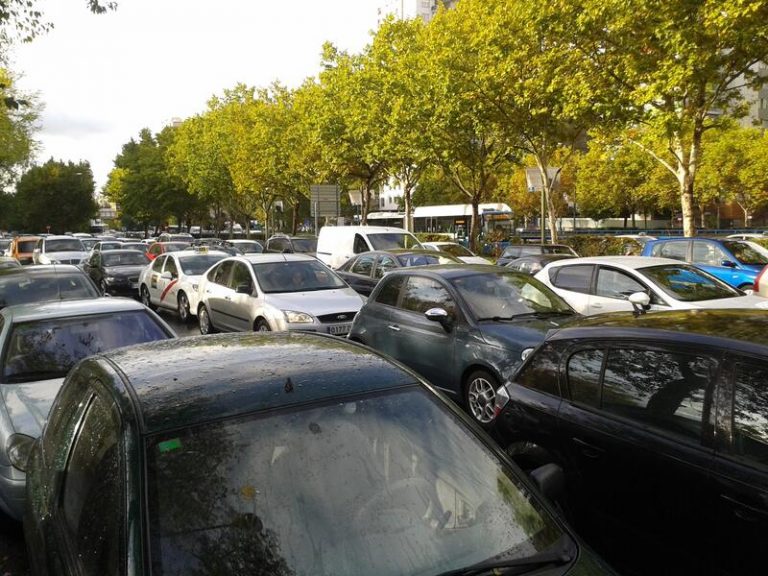 El 64% de los españoles elige el coche privado para sus desplazamientos diarios