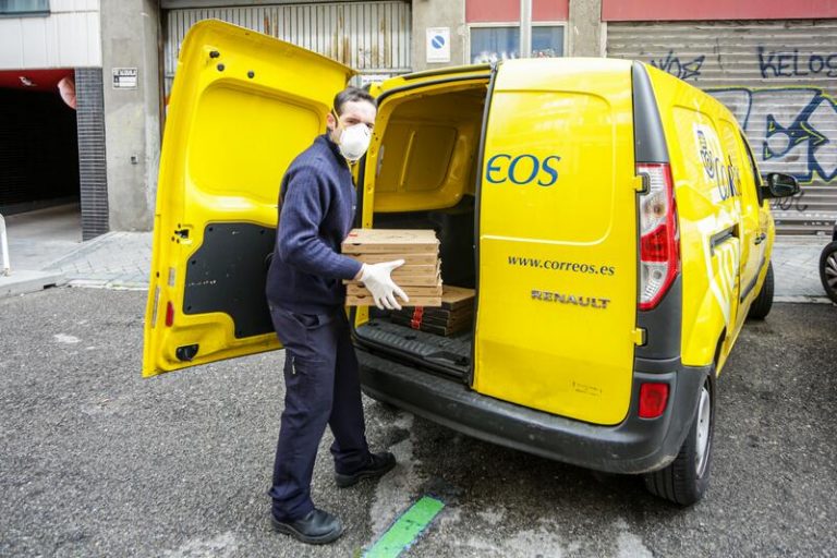 Los sindicatos suspenden los paros en Correos de los días 5, 7 y 12 de enero