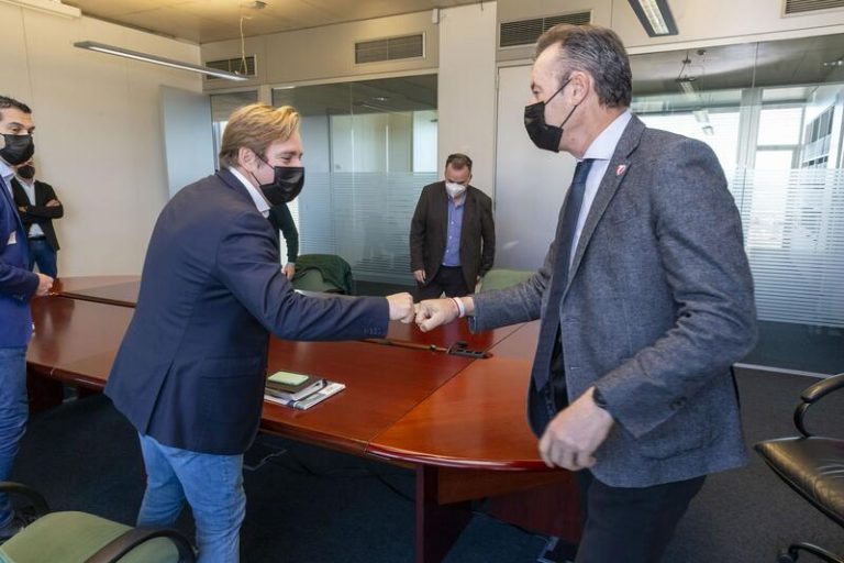 Gobierno de Cantabria y Federación de Municipios coordinarán las solicitudes de actuaciones de control del lobo