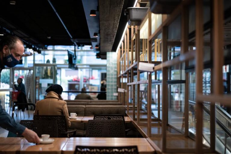 Hosteleros vascos reclamarán compensaciones al Gobierno tras mantener las restricciones el TSJPV