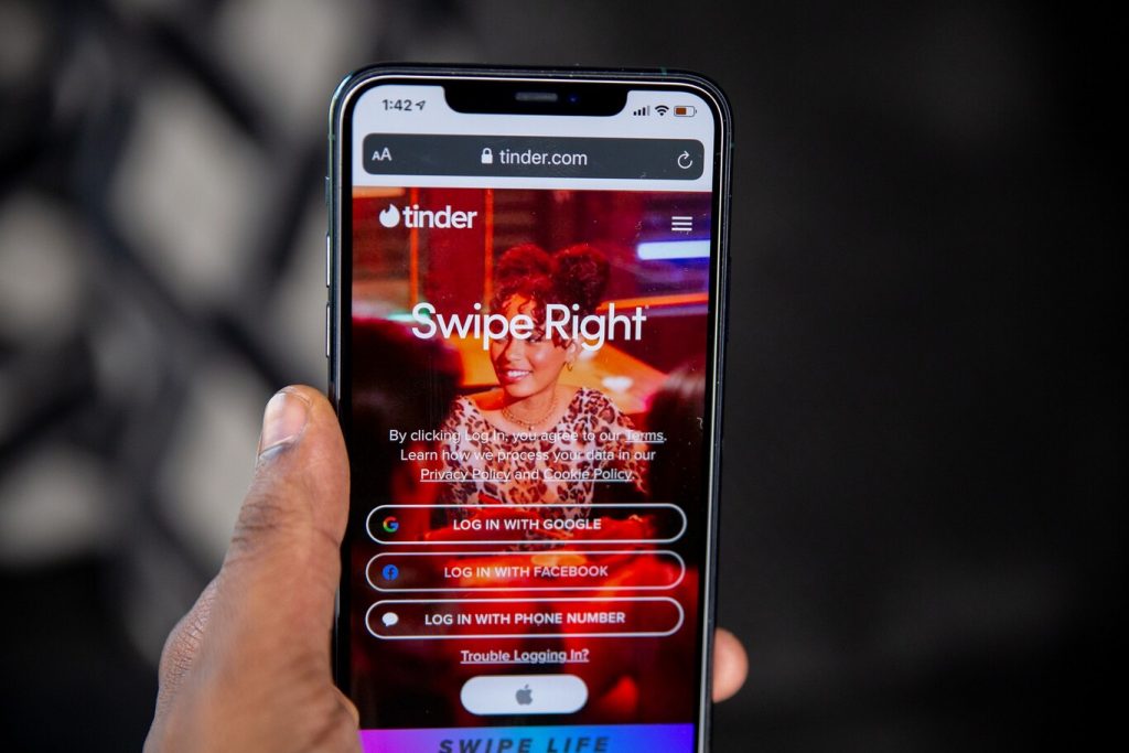 ¿Cuáles son las características de Tinder?