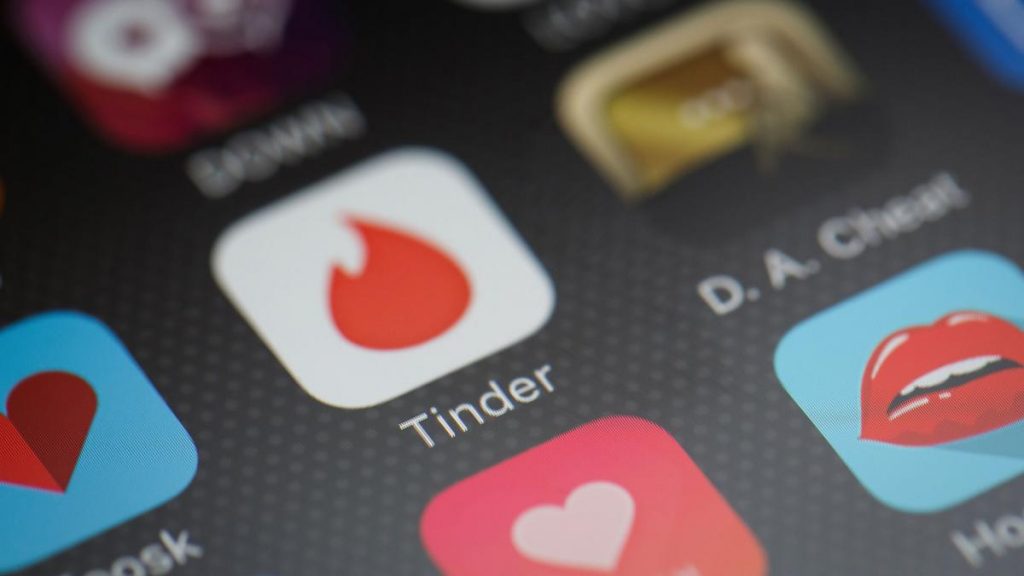 ¿Qué es Tinder Swipe Night?