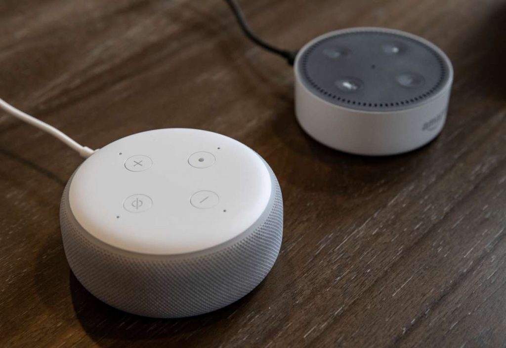 ¿Cómo funciona el altavoz Amazon Echo?