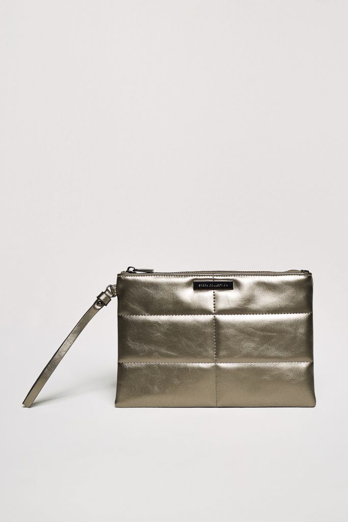 CARTERA LISA PUNTADAS