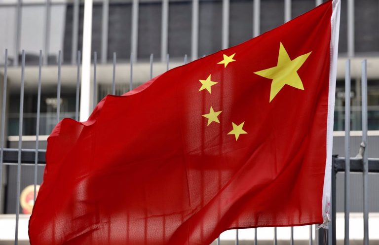 China rebaja el tipo de interés de referencia por primera vez en 20 meses
