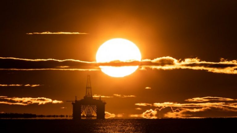 El petróleo borra sus caídas tras no cerrar la OPEP+ la puerta a una intervención