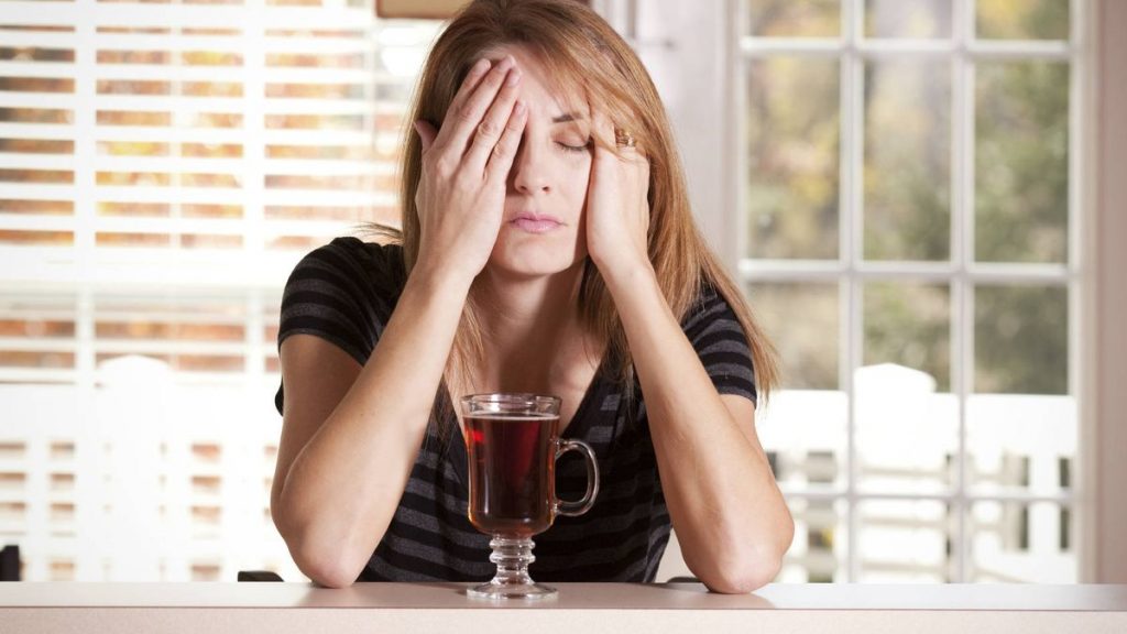 Esto es lo que le pasa a tu piel si te pasas con el alcohol