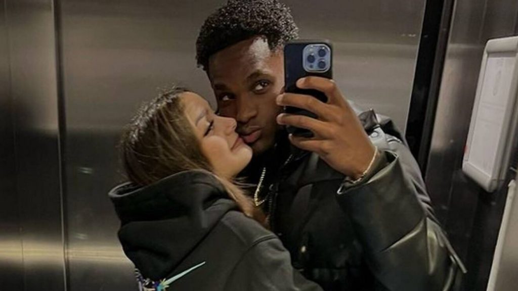 Un atractivo jugador para Julia Janeiro: Álex Balboa