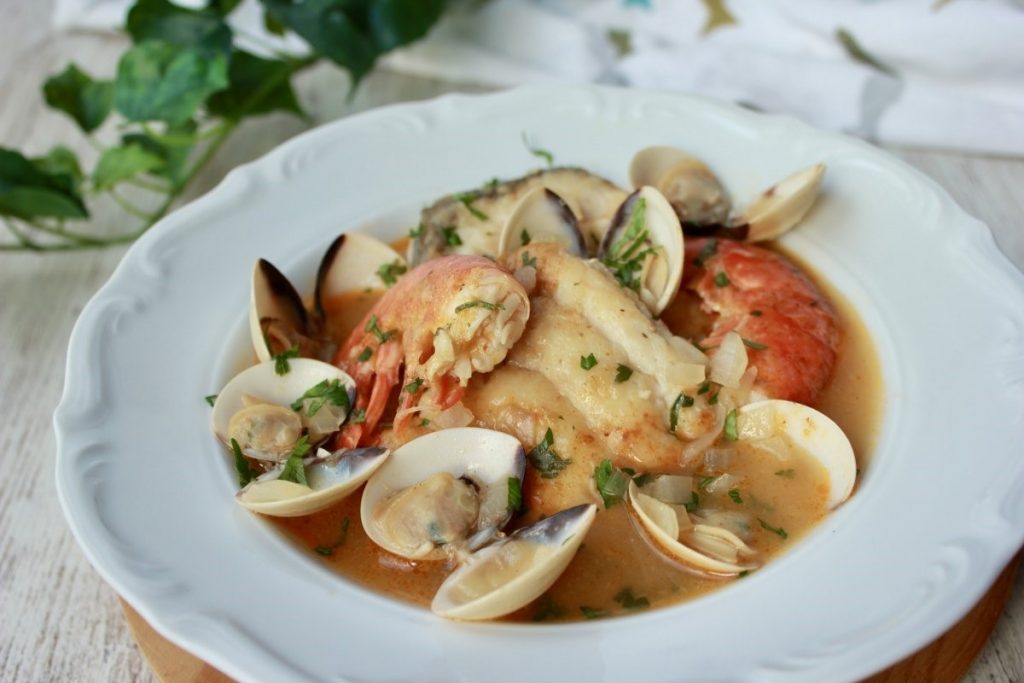 Merluza a la marinera tradicional