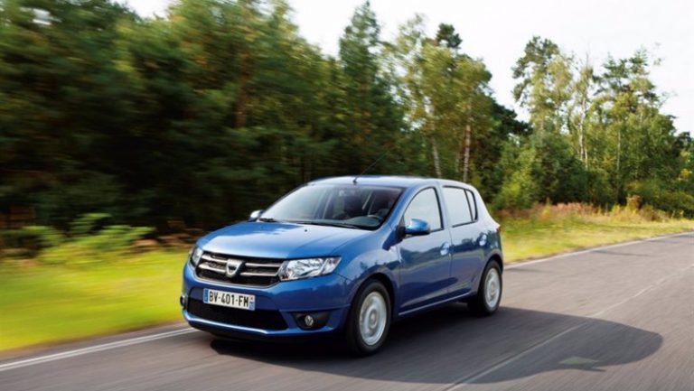 Peugeot y el Dacia Sandero se sitúan en noviembre como marca y modelo más vendidos en España