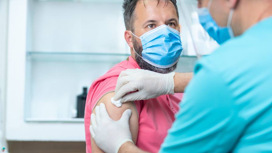 Pfizer o Moderna: ¿qué vacuna es la más eficaz?