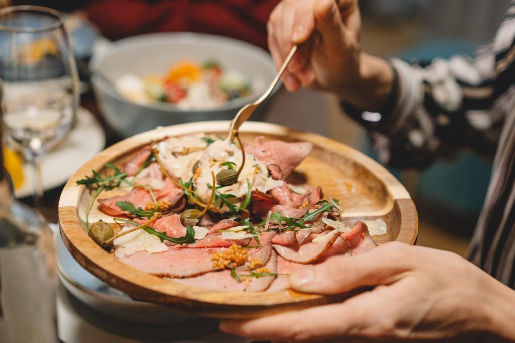 Por 29 euros puedes adquirir platos de Navidad en El corte inglés