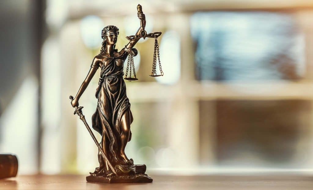 ¿Cuáles son las ventajas de acogerse a la justicia gratuita?