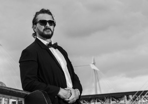 Ricardo Arjona negro (4) Ricardo Arjona negro