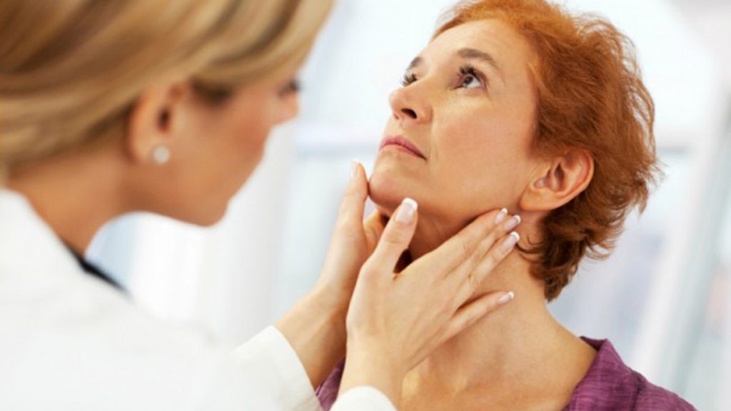 ¿Cuál es el tratamiento para un bulto en el cuello?