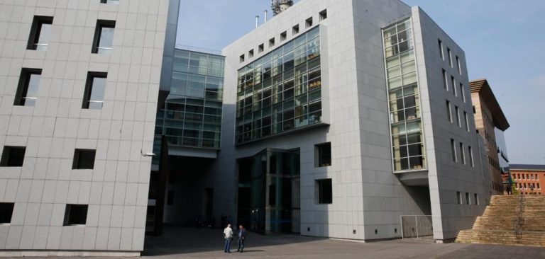 Un hostelero de Avilés se enfrenta a ocho años de prisión por el trato a sus empleadas