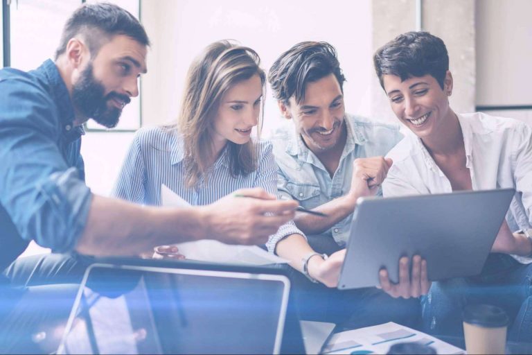 El equipo de El Abuelo Mirando cuenta con expertos en soluciones de marketing digital Valladolid para las empresas