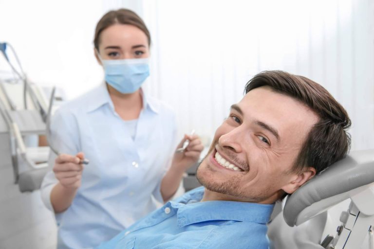 Tratamiento para la periodontitis de la mano de Clínicas Dentalbell