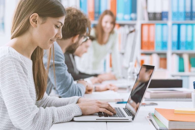 ¿Qué ofrece el antiplagio gratis de Ayuda Universitaria?